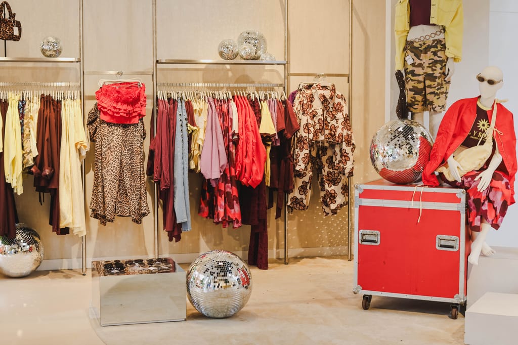 POP UP: HARPER & YVE